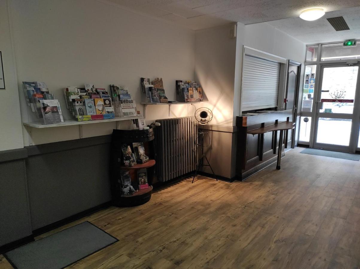 儿洛利森林酒店 Campénéac 外观 照片