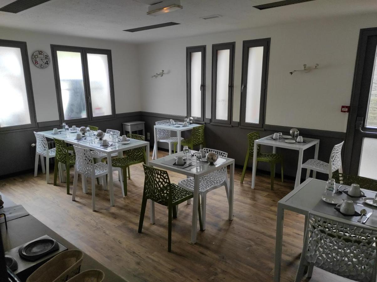 儿洛利森林酒店 Campénéac 外观 照片